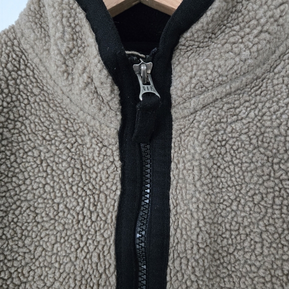 GAP Fleece Sherpa Oversized Vest - Picture 3 of 6